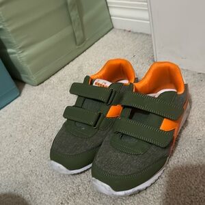New diadora kids boys sneakers green and orange size 2